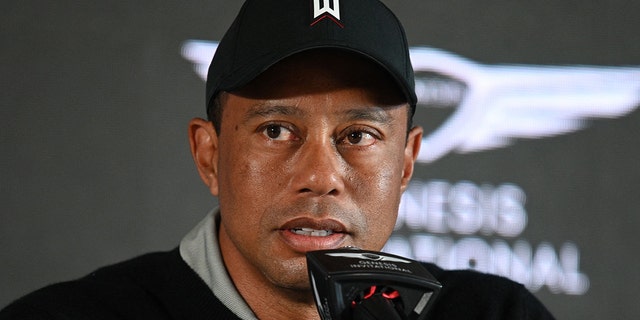 Genesis Invitational-Gastgeber Tiger Woods spricht auf einer Pressekonferenz vor dem Golfturnier der PGA Tour im Riviera Country Club in Los Angeles, Kalifornien, am 16. Februar 2022.
