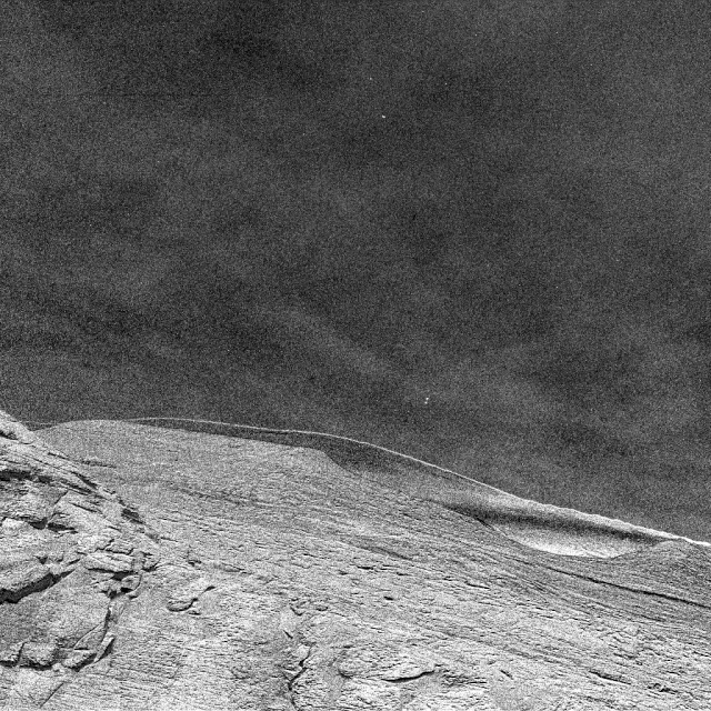 Die Curiosity-Sonde auf dem Mars beobachtet Wolken, die wunderschön treiben