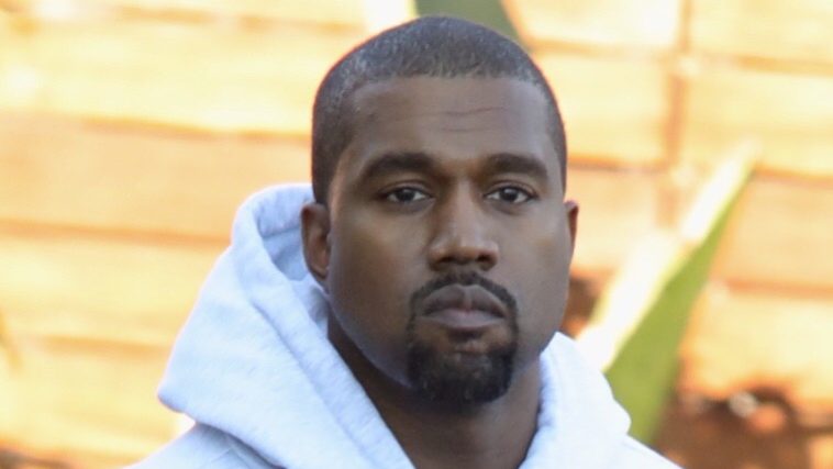 Kanye West stellt ein Menü zusammen, überprüft es doppelt, um verschiedene Rindfleischsorten zu enthalten - Deadline
