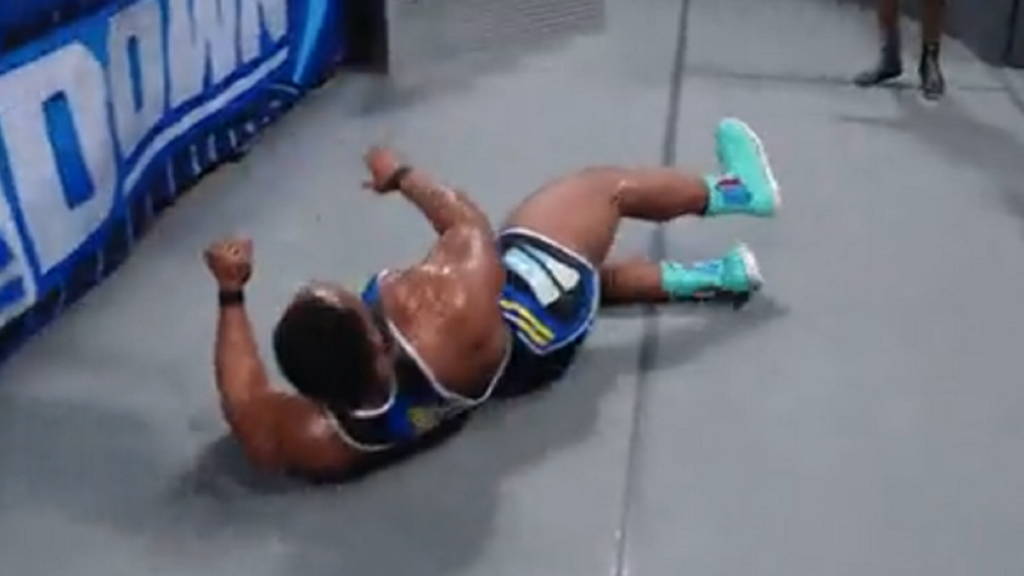 Big E erleidet einen Genickbruch nach einem versehentlichen Sturz auf den Kopf während WWE SmackDown