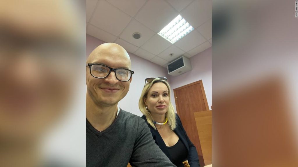 Marina Ovsianikova: Russische Fernsehreporterin, die gegen den Ukraine-Krieg auf Sendung protestierte, erscheint vor Gericht