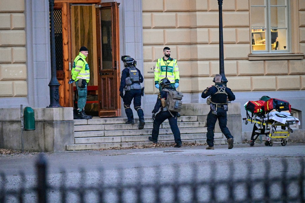 Student des Mordes an zwei Lehrern an einer schwedischen HS-Schule beschuldigt
