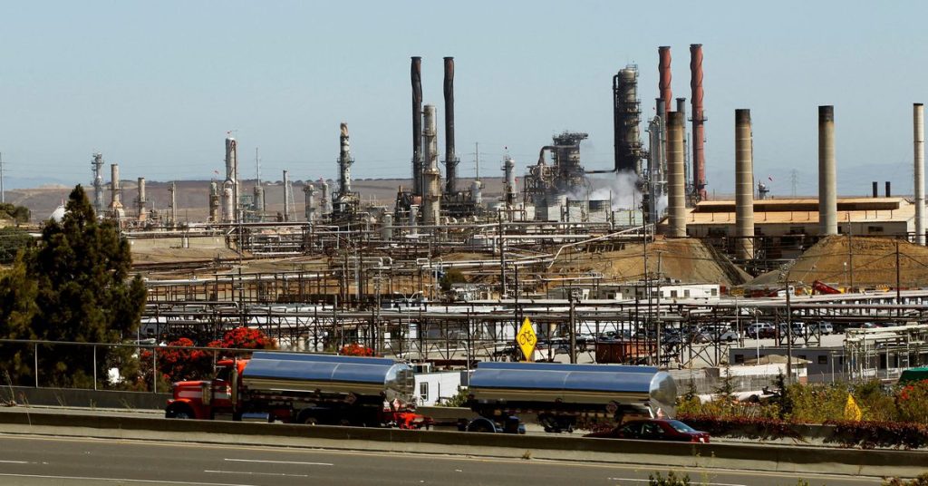 Chevron zieht vor dem Streik Gewerkschaftsarbeiter aus der kalifornischen Raffinerie ab