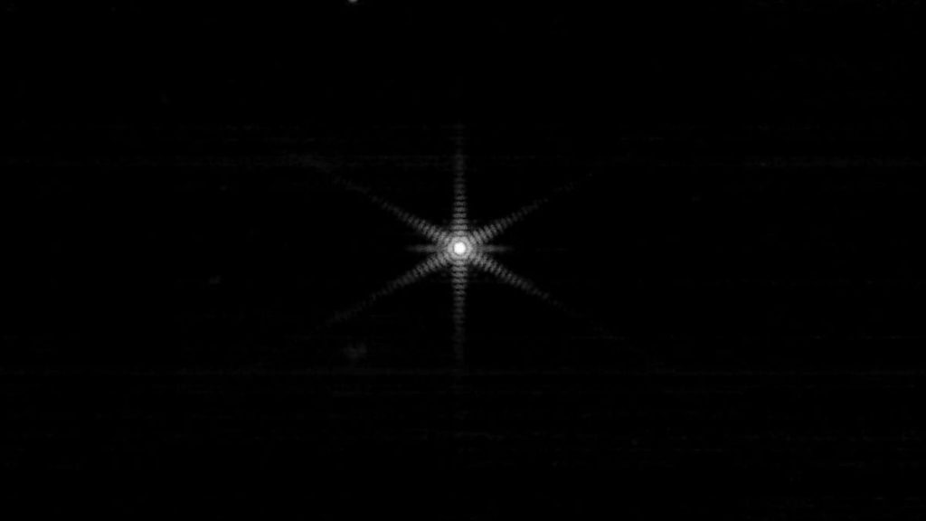 Das Webb-Teleskop hebt den Stern hervor, während es die Ausrichtungsphase der „Bildstapelung“ abschließt
