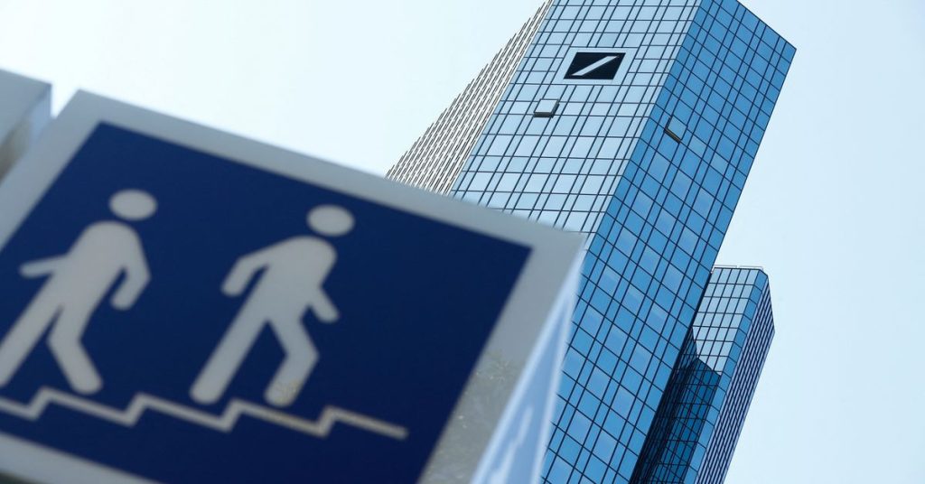 Die Deutsche Bank endet in Russland, kehrt den Kurs nach einer Gegenreaktion um
