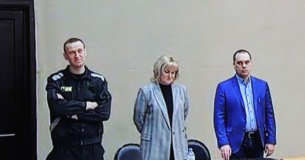 Kremlkritiker Nawalny zu neun Jahren Haft verurteilt, Anwälte festgenommen