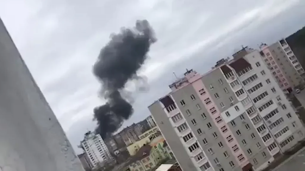 Laut ukrainischen Beamten zeigt ein Videoclip den Abschuss eines russischen Kampfflugzeugs über Tschernihiw
