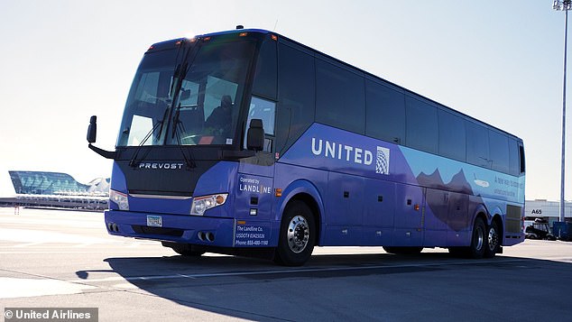 Auch United Airlines in Denver plant, einige ihrer Passagiere zu befördern