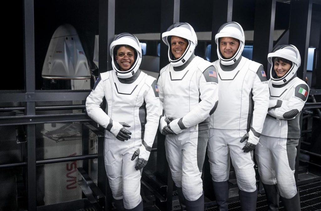 Vier Astronauten vom Kennedy Space Center gestartet - Spaceflight Now