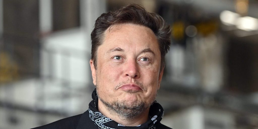 Elon Musk sagt, er habe kein Zuhause und schlafe in zusätzlichen Schlafzimmern