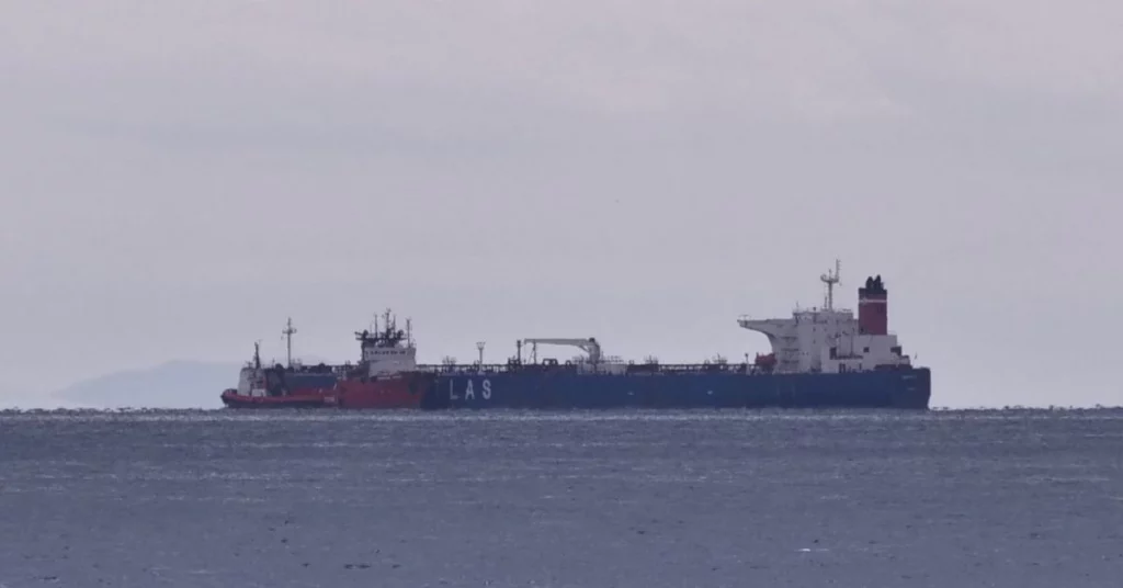 Griechenland beschlagnahmt russischen Öltanker im Rahmen von EU-Sanktionen gegen Moskau