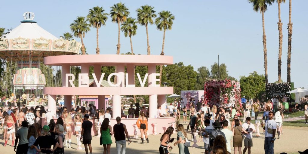 Influencer sagen, dass sich das Revolve Festival von Coachella in Chaos verwandelt hat
