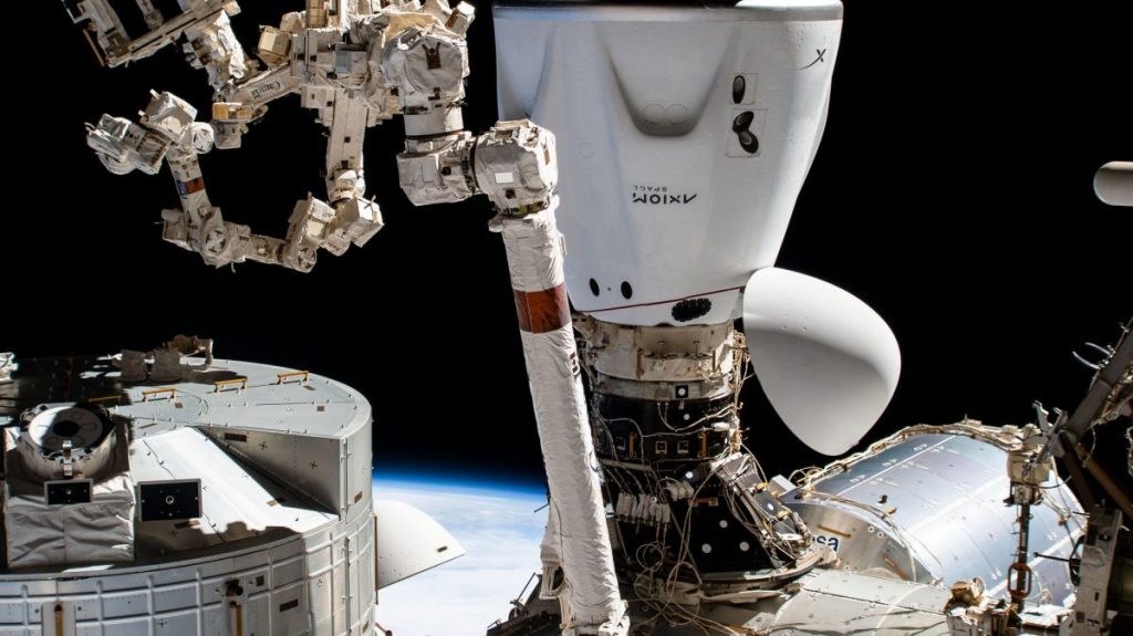 Sehen Sie, wie die Spezialmission der Ax-1-Astronauten von SpaceX heute Abend die Raumstation verlässt