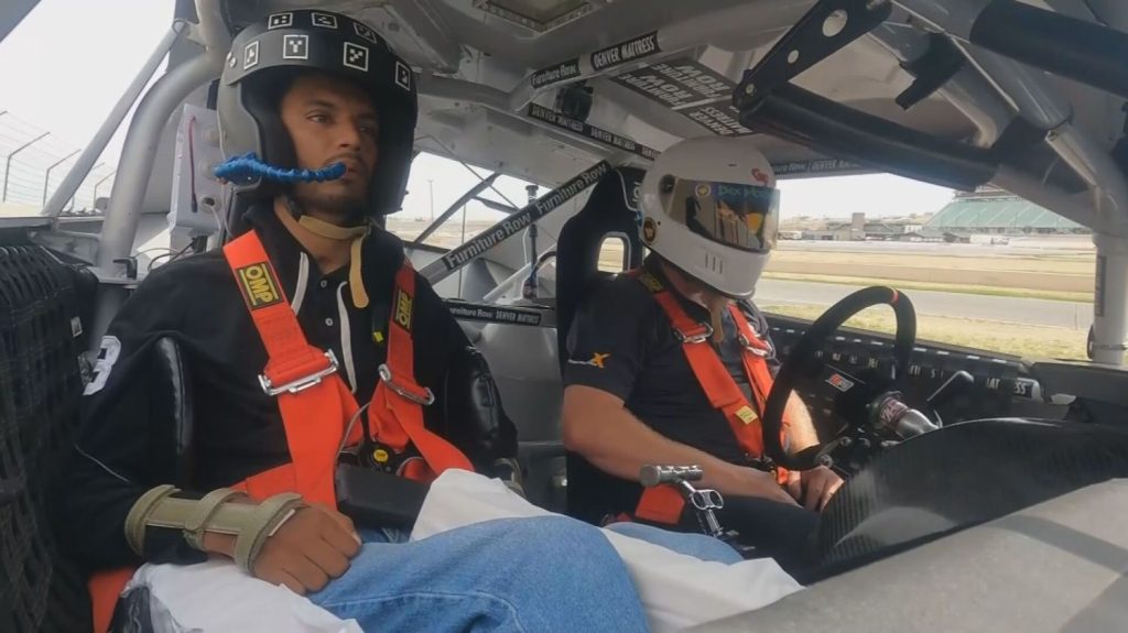 Ein gelähmter Mann benutzt ein Gehirnimplantat, um einen Rennwagen zu fahren - CBS Denver