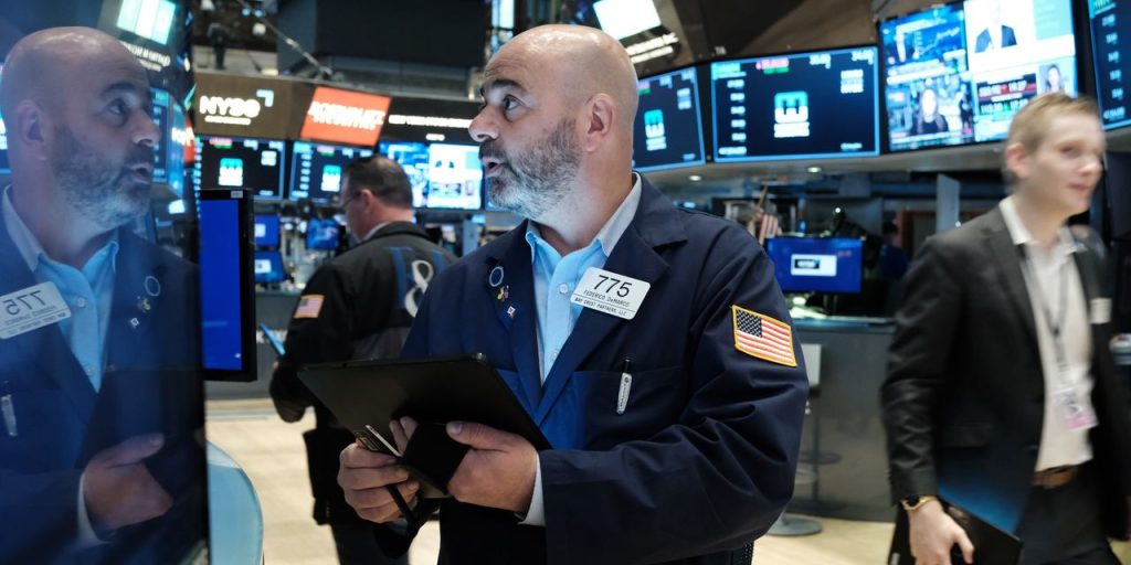 Technische Aktien fallen, da Dow, S&P 500 in einer unruhigen Sitzung fallen