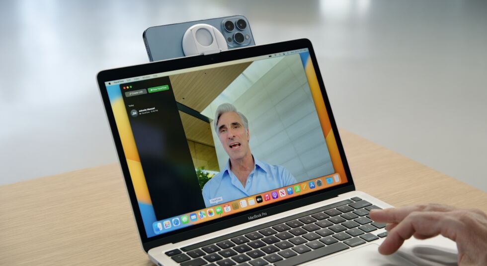 Mit der Funktion „Durchgangskamera“ können Sie Ihr iPhone als hochwertige Mac-Webcam verwenden.