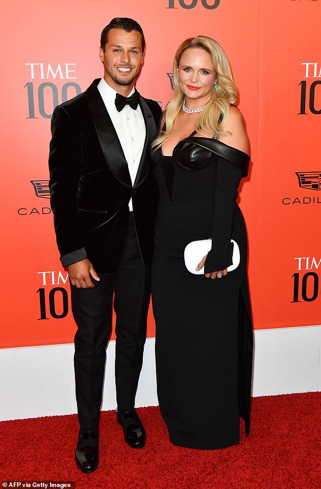 Knisternd: Miranda Lambert hatte einen umwerfenden Auftritt, als sie am Mittwochabend mit Ehemann Brendan McLoughlin zur diesjährigen Time 100-Party in New York City ankam