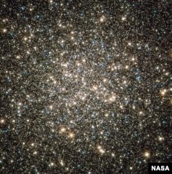 Dieses vom Hubble-Weltraumteleskop der NASA aufgenommene Bild zeigt M13 oder das Sternbild Herkules, das sich 25.000 Lichtjahre von der Erde entfernt befindet.  Bildnachweis: NASA, ESA und das Hubble Heritage Team)