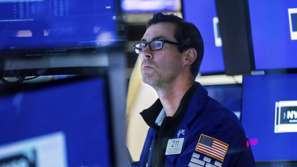 Dow fällt um 740 Punkte unter 30.000, Gehäuserutschungen, Musks Twitter-Meeting: Live-Updates