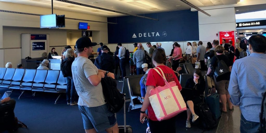 Dutzende Delta-Passagiere sind am Flughafen von Atlanta gestrandet