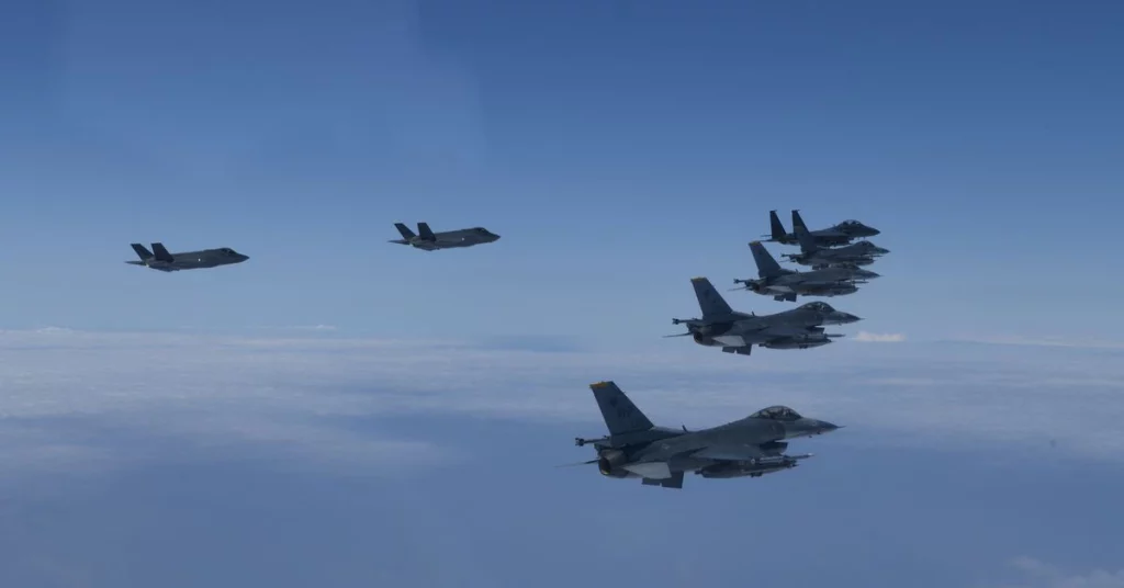 Südkorea und die Vereinigten Staaten präsentieren ihre Luftwaffe während eines offiziellen US-Besuchs in Seoul