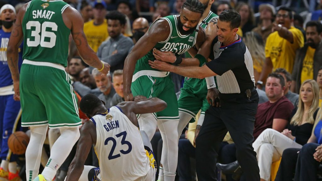Warrior Draymond Green wurde von Celtics mit seltsamem Verhalten ausgepeitscht