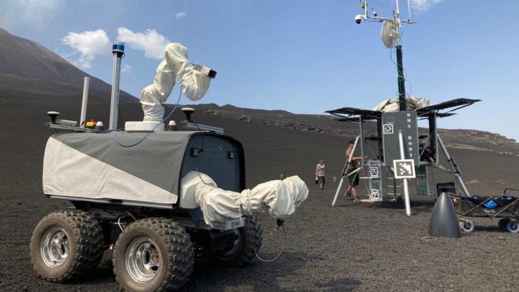 Rover sammelt Steine ​​auf einem aktiven Vulkan, um eine Mondmission zu simulieren