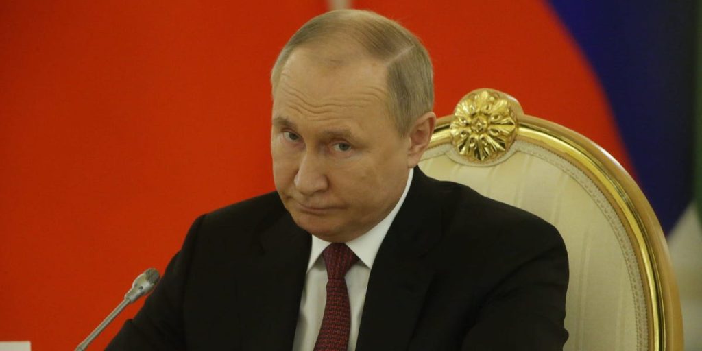 Russland droht wegen Zeitungsfoto von Putin als Clown mit rechtlichen Schritten