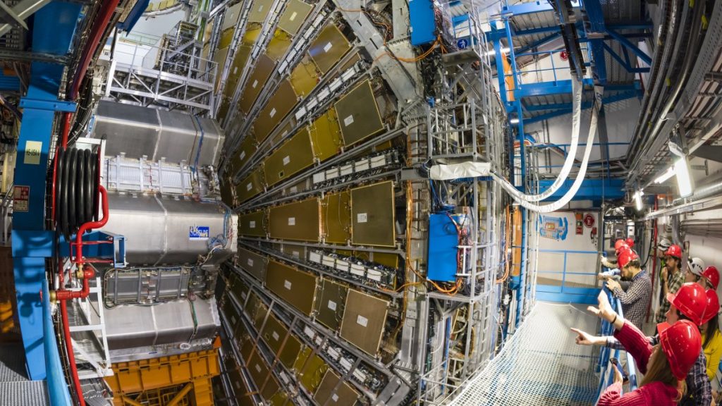 Was ist der Large Hadron Collider und was versucht CERN damit zu erreichen?