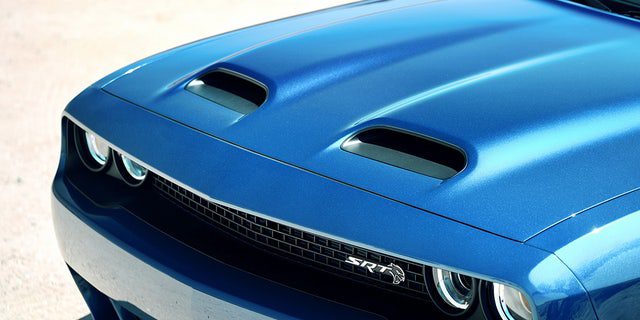 B2 Blue ist eine klassische Dodge-Lackfarbe, die 2023 eingeführt wird.