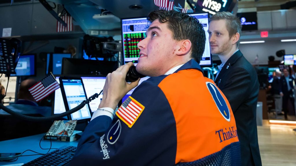 Nasdaq steigt, Dow steigt um mehr als 100 Punkte, während die Wall Street weiter steigt
