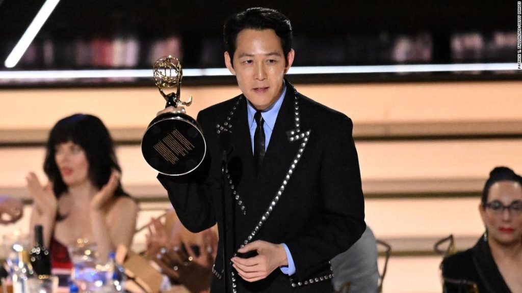Squid Game: Emmy gewonnen von Lee Jung-jae und Regisseur Hwang Dong-hyuk