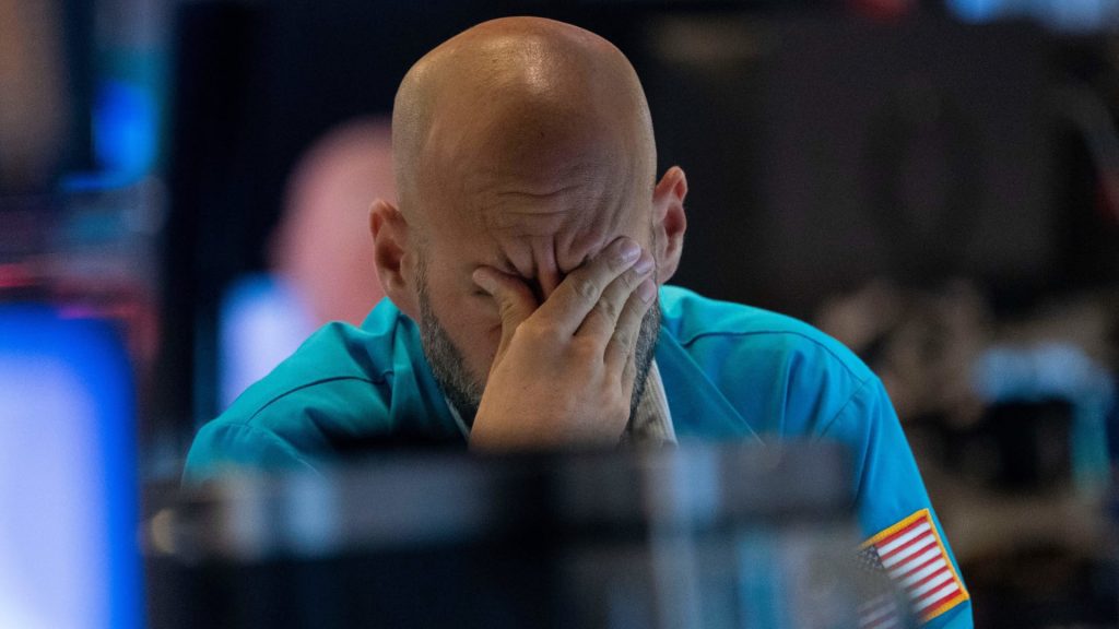 Der S&P 500 fällt, während sich die Märkte darauf vorbereiten, eine miserable Woche, einen miserablen Monat und ein miserables Quartal abzuschließen