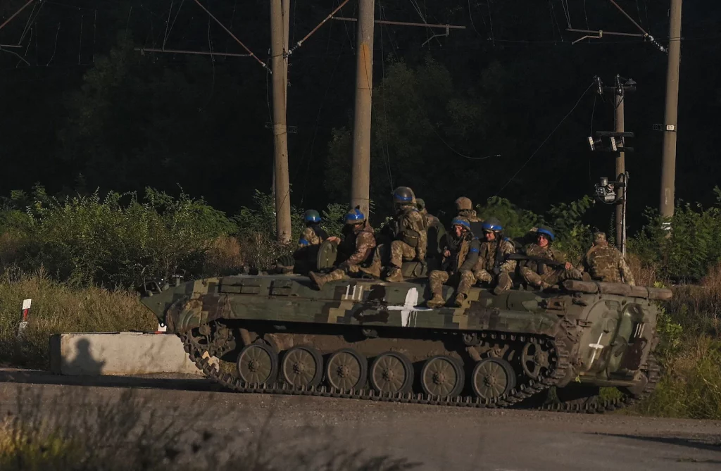 Der ukrainische Gegenangriff befreit die besetzten Städte, während sich die Russen zurückziehen