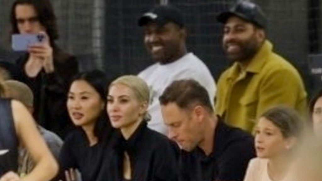 Kanye trägt ein White-Lives-Matter-Shirt in North's Game, Kim brüskiert ihn