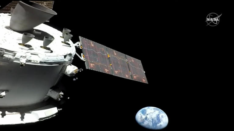 Das Orion-Crew-Fahrzeug der NASA hat erfolgreich einen Vorbeiflug am Mond absolviert