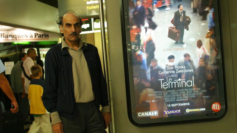 Der Iraner, der den Spielberg-Film „The Terminal“ inspirierte, stirbt am Pariser Flughafen