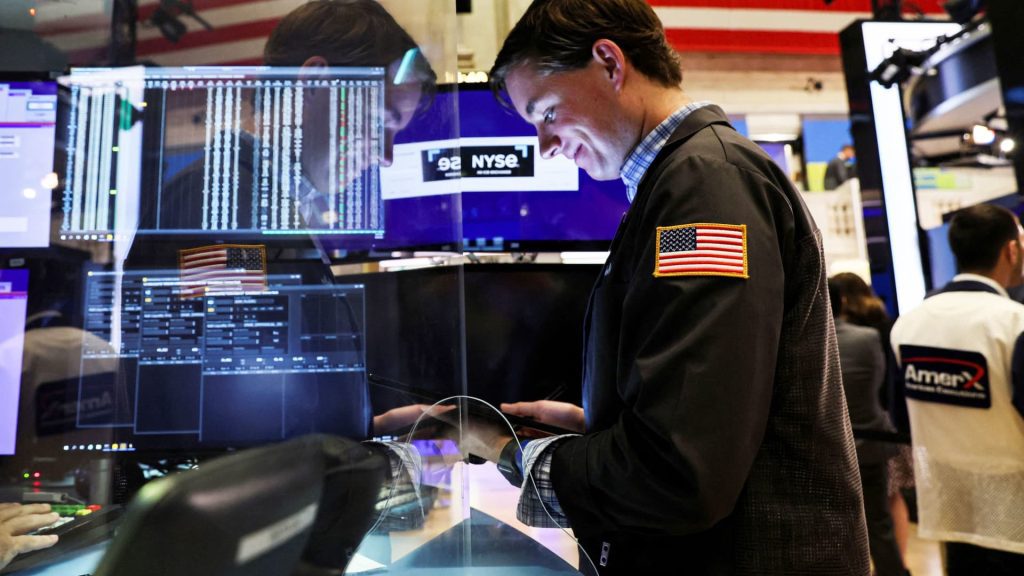 Aktien-Futures sind leicht gesunken, da Händler sich auf weitere Wirtschaftsdaten freuen